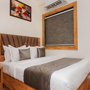 Fabhotel Airport Palace - Nr Mumbai International Airport
